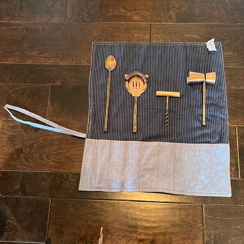 Levi’s Strauss bar set